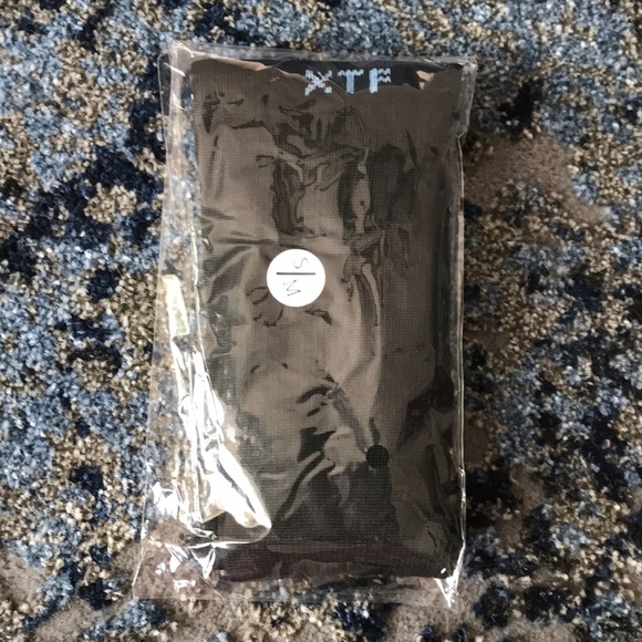 🔥$5 with purchase - New in pkg BLUE and black compression socks, S/M - Picture 3 of 3